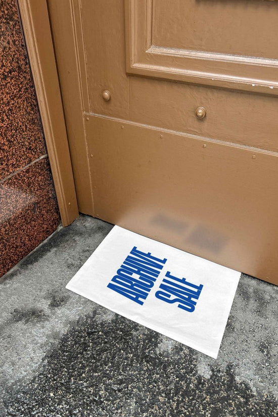 Newspaper Heritage Door 07 Mockup - Mock Exchange