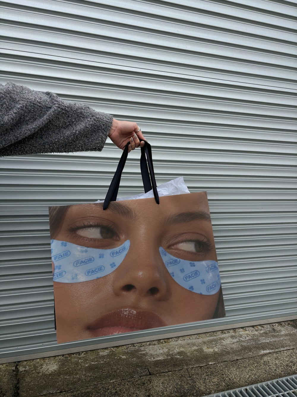 A design on tote bag