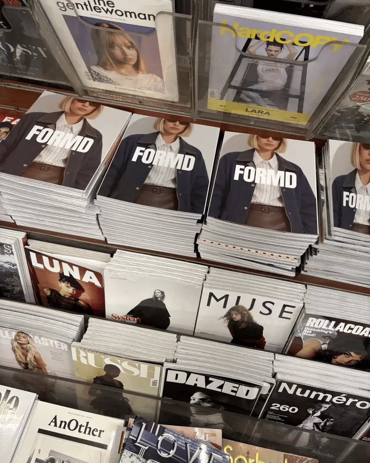 Magazines on a newsstand, the covers changing together